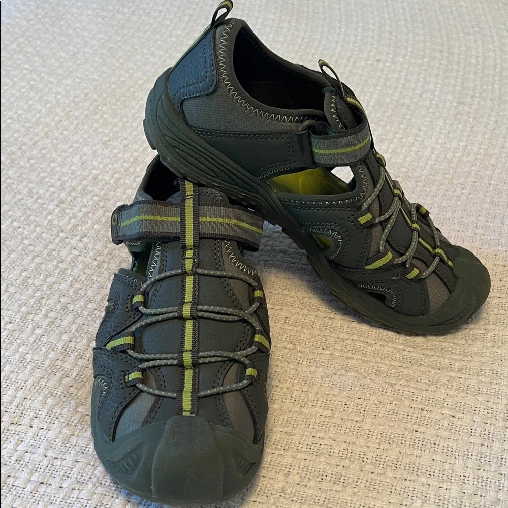 Outdoor Adventure Gray and Green Merrell Hydro 2 Sport Boys Sandals  Size 3